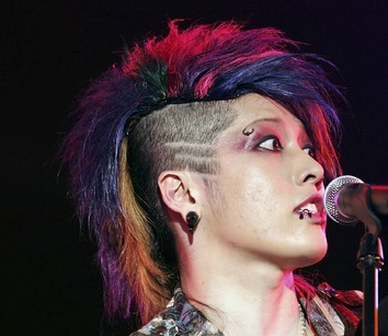 Miyaviのライブの魅力 インスタには嫁 子供も登場 歴代の髪型一覧 Rock Note