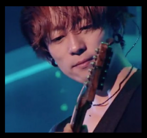 彰(UVERworld)に彼女や嫁は？(結婚か独身か・・)。髪型(画像)がイケメン！ブログやツイッターはしない？Tシャツと焼肉