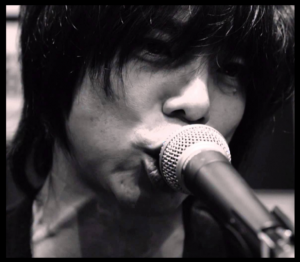 宮本浩次が結婚/子供を隠してる説。彼女の目撃と文春報道。母親の死去の影響