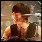 真太郎(UVERworld)の結婚相手(嫁)と子供と式(指輪)。ドラムセットに上手さの秘密?ソロと技術。下ネタ最高!