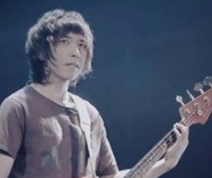 中川敬輔(Mr.Childrenベース)の再婚の嫁は遠藤美佐子。子供もカッコいい？