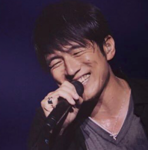 桜井和寿の髪型。最新から昔まで(画像)。アシメと短髪が人気!ハゲでも好き