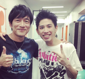 桜井和寿とｲﾝｽﾀ。MISIAコラボや笑顔イケメン画像。かっこいいブレスレット(ahkah )とネックレス