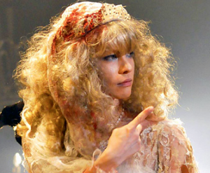 hydeのハロウィンの仮装コスプレ一覧(インスタ画像)。クロロ・ジャックスパロウ・女装ドレスなど