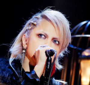 hydeの子供の名前は玲？年齢的に中学生or高校生。学習院と目撃談