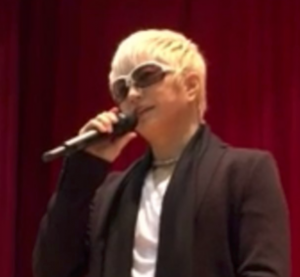 GACKTの2018年の卒業式ライブは「日本女子体育大学附属二階堂高校」(ニコ動画)