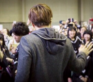 GACKTが卒業式サプライズライブを続ける理由。始めたきっかけ。歴代の学校一覧