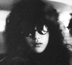 森田童子が死去(死因は癌説)。現在まで西荻窪の自宅に旦那と子供と？素顔と激やせ