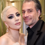 レディー・ガガの婚約が確定!結婚相手はクリスチャン・カリーノ(指輪画像)