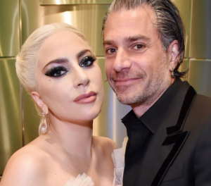 レディー・ガガの婚約が確定！結婚相手はｸﾘｽﾁｬﾝ・ｶﾘｰﾉ(指輪画像)