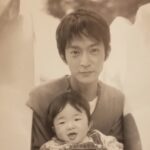 津田健次郎の若い頃と経歴。嫁と2人の子供[声優界屈指のイケメン]